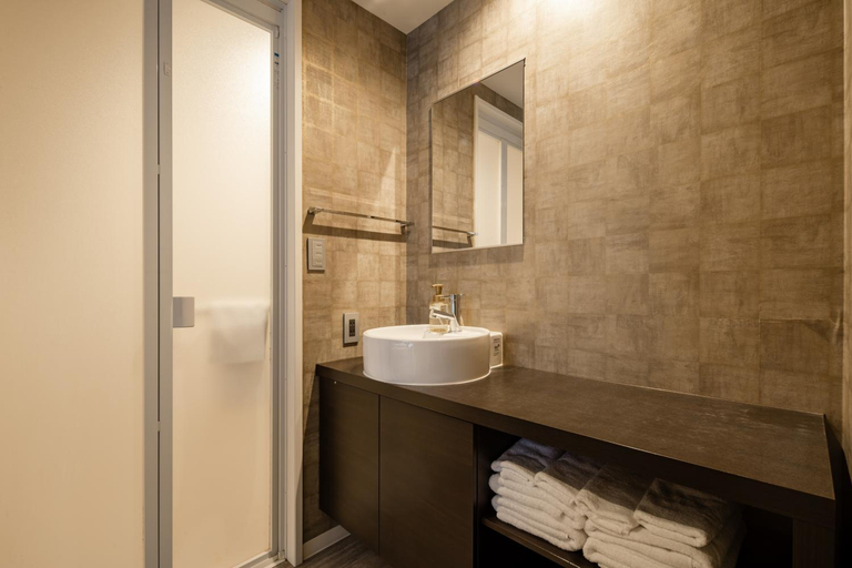 Bathroom 3, Grand Base Moji Nagomi, Kitakyūshū