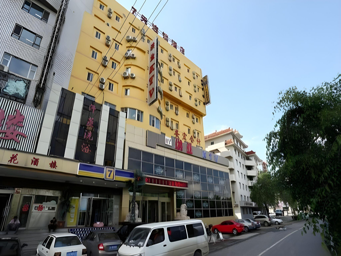 Exterior & Views