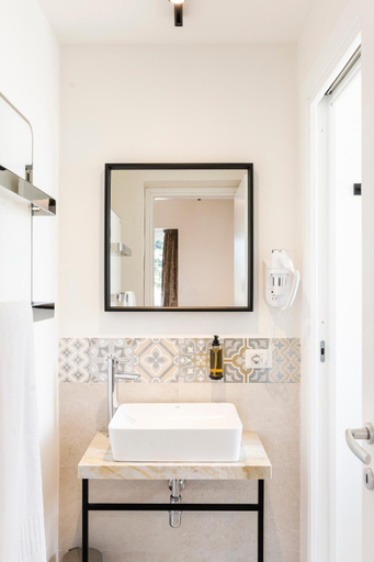 Bathroom, Furria, Catania