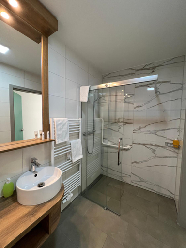 Bathroom 4, Hotel Ammerländer Hof, Ammerland