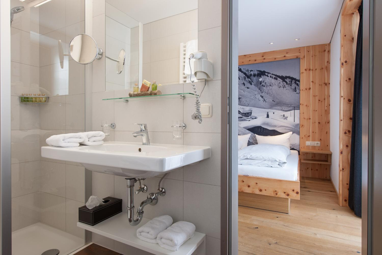 Bathroom 3, Mondschein Hotel & Chalet, Bludenz