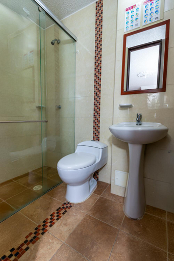 Bathroom 4, Hotel Iguazu, Villavicencio