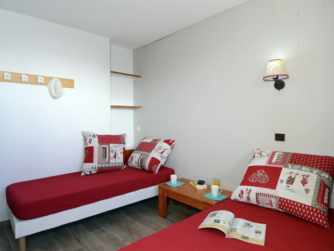 Bedroom 2, Slopeside Stay in Meribel, Savoie
