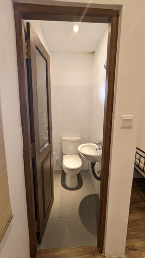 Bathroom 4, Suriya Arana Hotel, Negombo