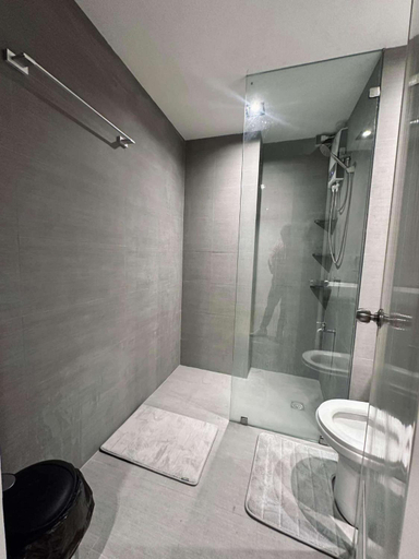 Shower 4, Modern cozy studio at Amaia Steps North Tower 502, Bacolod City