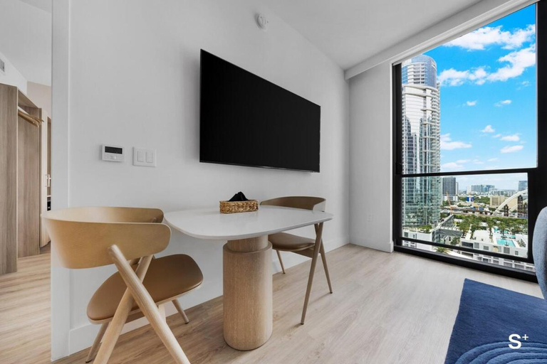 Others 4, Chic Downtown 1BR with Stunning Views, Miami-Dade