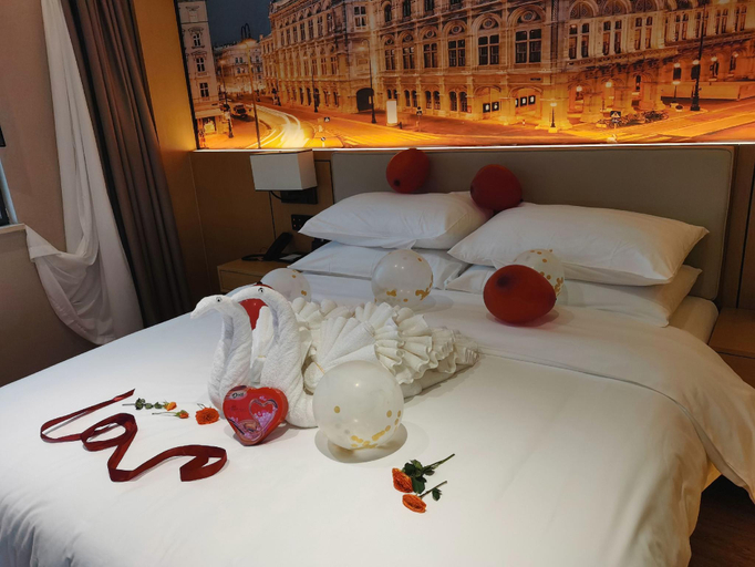 Bedroom 2, Vienna International Hotel Kunming Longquan Road Caida, Kunming
