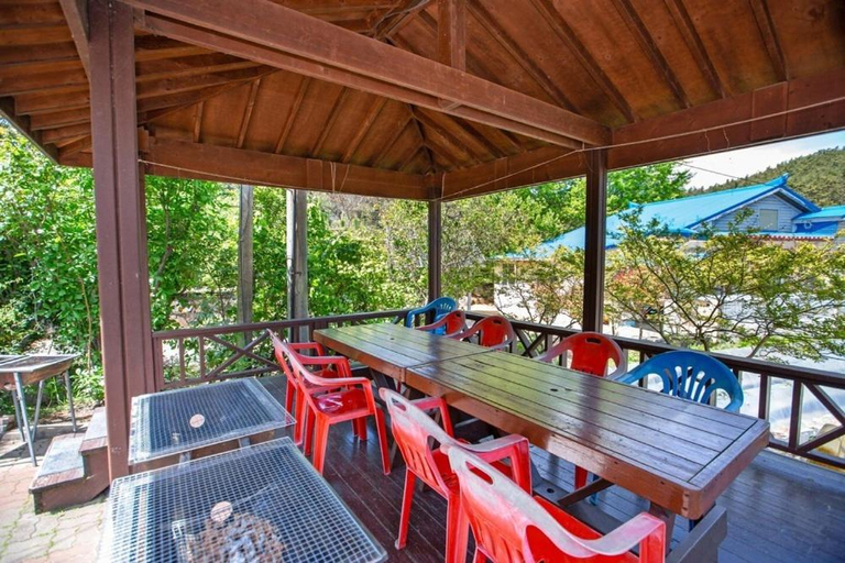 Others 5, Solbaramsori Pension, Taean
