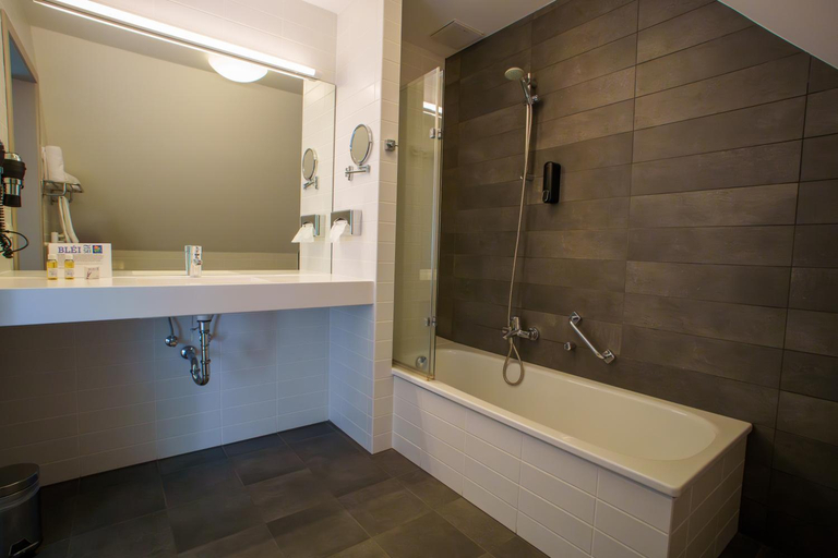 Bathroom 2, L'Hotel et Restaurant du Golf de Clervaux, Clervaux