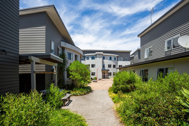 Others 3, Akoranga student village, Waitakere