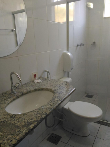 Bathroom, Hotel Pinheiros, Governador Valadares