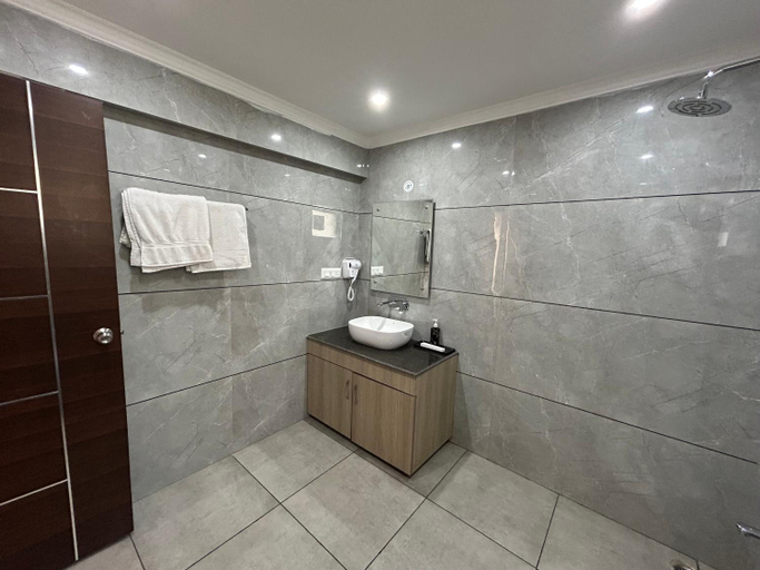 Bathroom 3, Purna Boutique Resort - Luxury Villa, Private Pool, Nainital