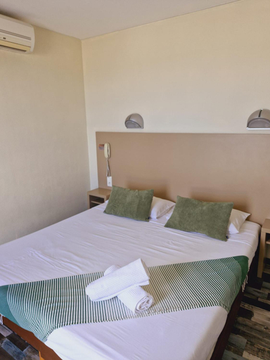 Bedroom 4, Hôtel de la plage Barcarès, Pyrénées-Orientales