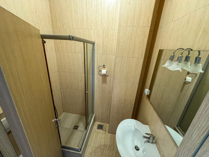 Others 5, Biser Apartmani
