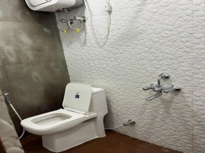 Bathroom 4, Comfort Stays Express Kolkata airport, North 24 Parganas
