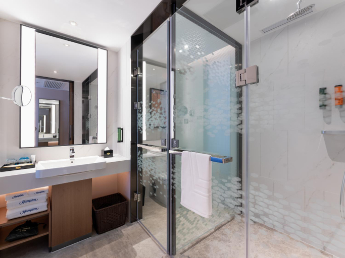 Bathroom, Hampton by Hilton Guangzhou Jinshazhou, Guangzhou