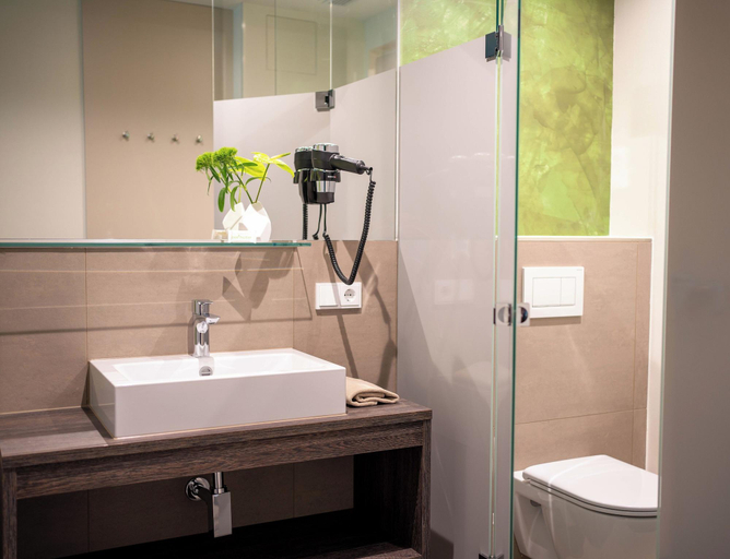 Bathroom 4, eee hotel Gunskirchen, Wels Land