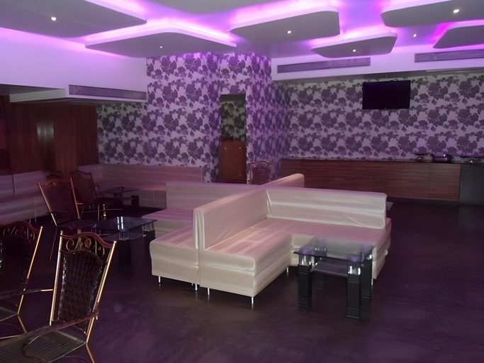 Food & Drinks 3, Hotel Maan Residency, Ahmadabad