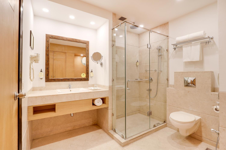 Bathroom 4, Lemon Tree Hotel Chandigarh, Chandigarh