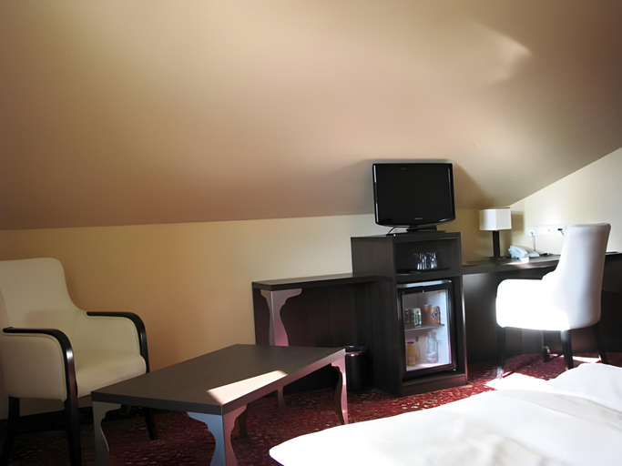 Bedroom 3, Kristály Imperial Hotel, Tata