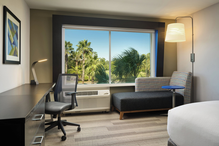 Bedroom 4, Holiday Inn Express & Suites BRUNSWICK by IHG, Glynn