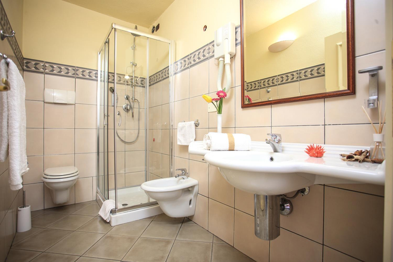 Bathroom, Corte Fiorita Albergo Diffuso, Oristano