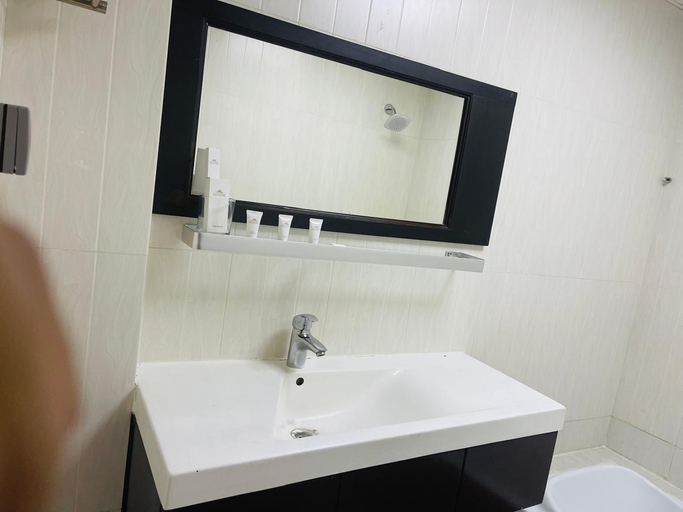 Bathroom 2, Grand Inn Hotel Apartment, Bausher