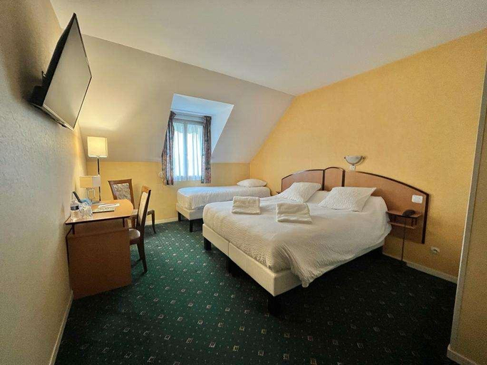 Bedroom 3, Logis Hotel Sully le Chateau, Loiret