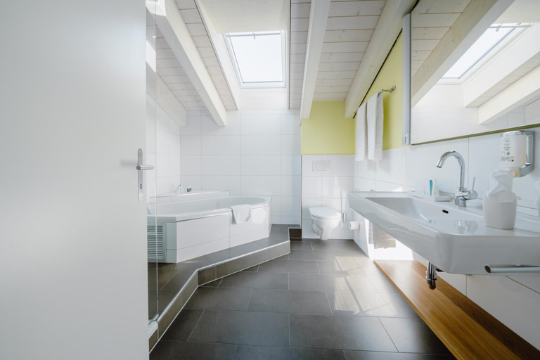 Bathroom 5, Solbadhotel Sigriswil, Thun