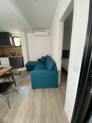 Others 4, IO's Apartments, Sarandës
