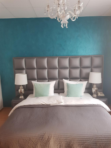 Bedroom 3, Hotel Holscher, Solingen