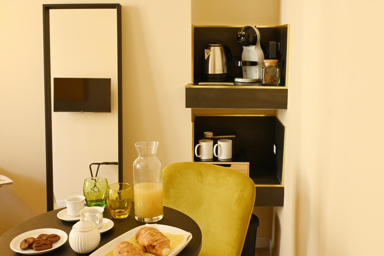 Others 3, Ta-49 bed e breakfast, Napoli