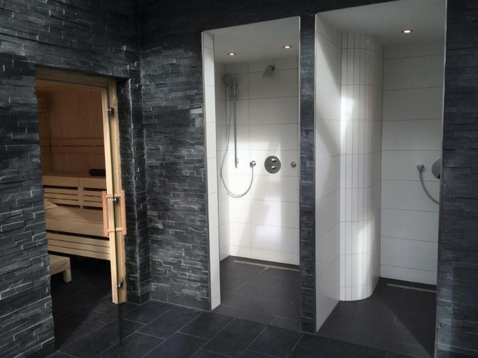 Bathroom, Treff Rheingold, Bayreuth