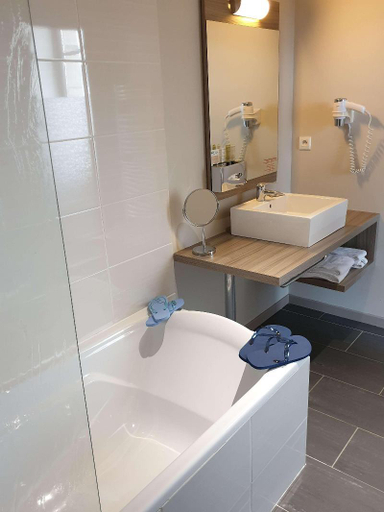 Bathroom 3, Brit Hotel Spa Le Connetable, Côtes-d'Armor