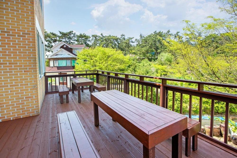 Others 5, Solbaramsori Pension, Taean