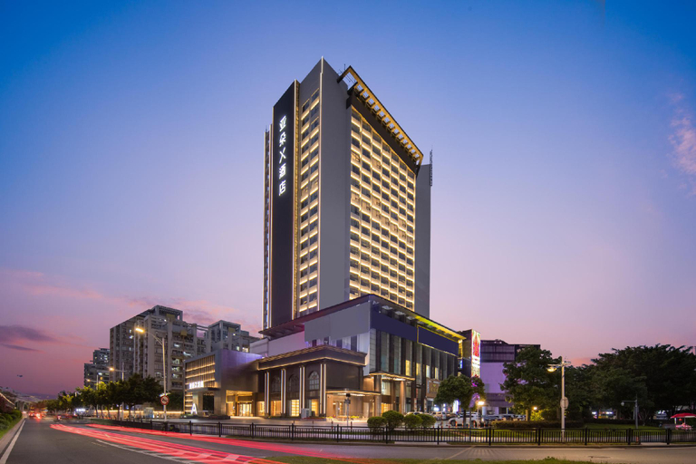 Exterior & Views