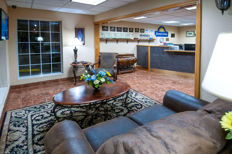 Public Area 2, Days Inn by Wyndham Pauls Valley, Garvin