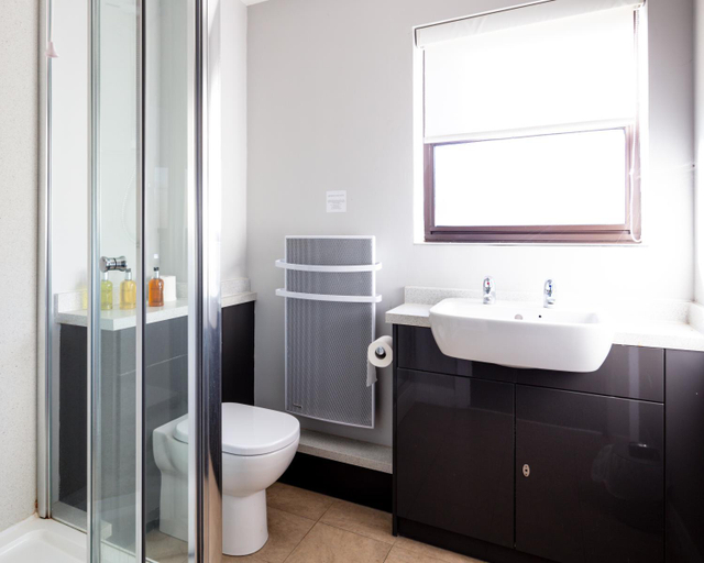 Bathroom 3, Riverside House Hotel, Gloucestershire