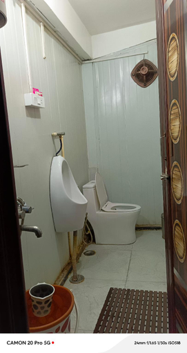 Bathroom 2, Homestay near ISBT Kashmiri Gate & Metro | Private Rooms & Dorms, Delhi