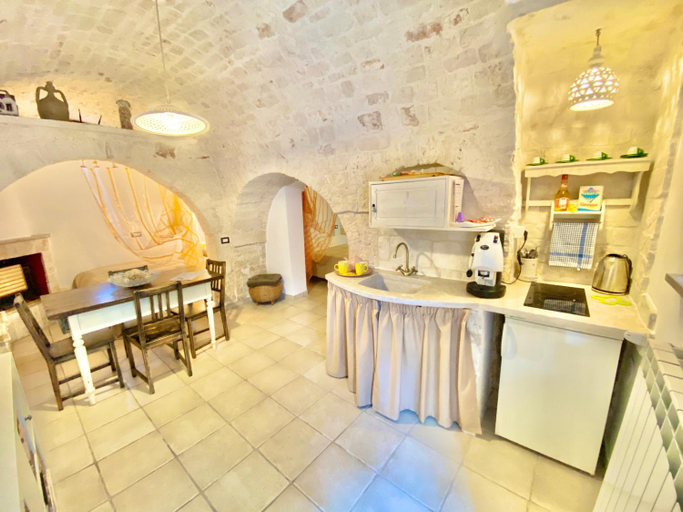 Food & Drinks 4, Trulli Moon, Bari