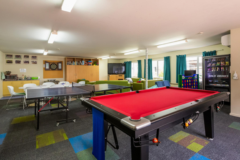 Others 5, Akoranga student village, Waitakere