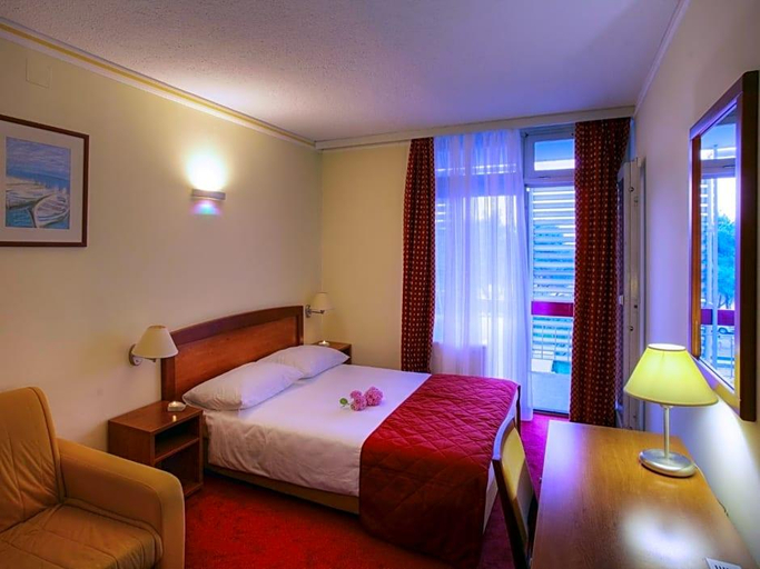 Bedroom 3, Amadria Park Beach Hotel Niko, Šibenik
