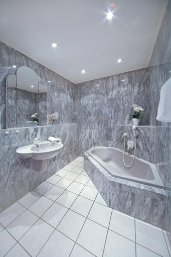 Bathroom 2, Waldhotel Bachlein, Kronach