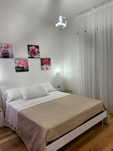 Others 3, B&B SerAngi - il piacere di sentirsi a casa, Napoli
