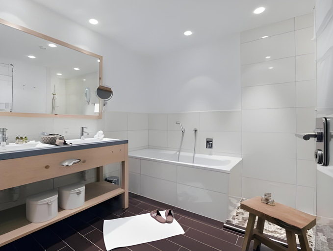 Bathroom 3, Hotel Weisses Lamm, Landeck