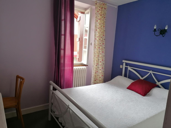 Bedroom, Hotel des Remparts, Pyrénées-Atlantiques