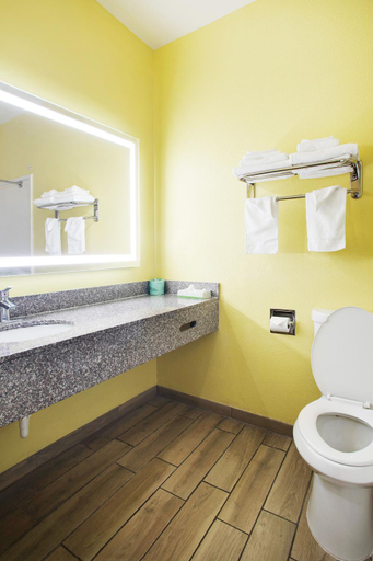 Bathroom 4, Plantation Suites and Conference Center, Nueces