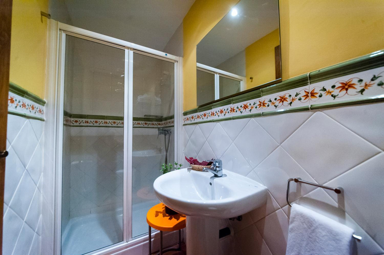 Bathroom 4, Villa Don Juan II, Segovia
