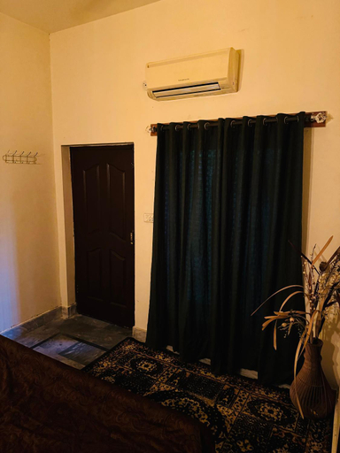 Others 4, Pansota House, Faisalabad