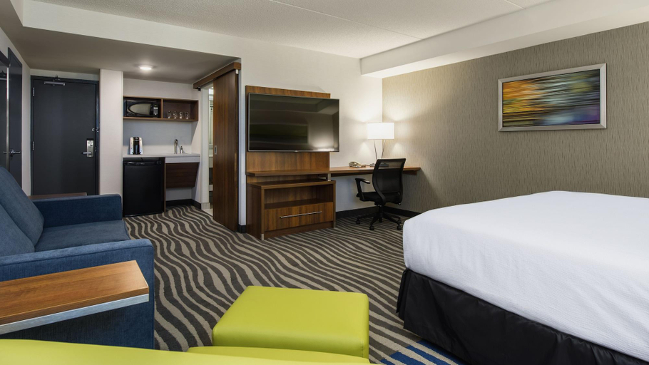 Bedroom 2, Holiday Inn Airport West, Division No. 11